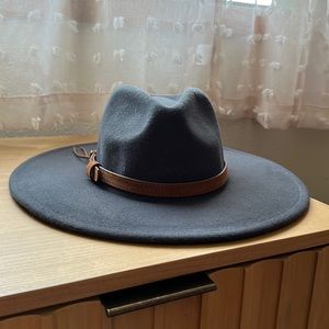 Flat brim felt hat with hat band